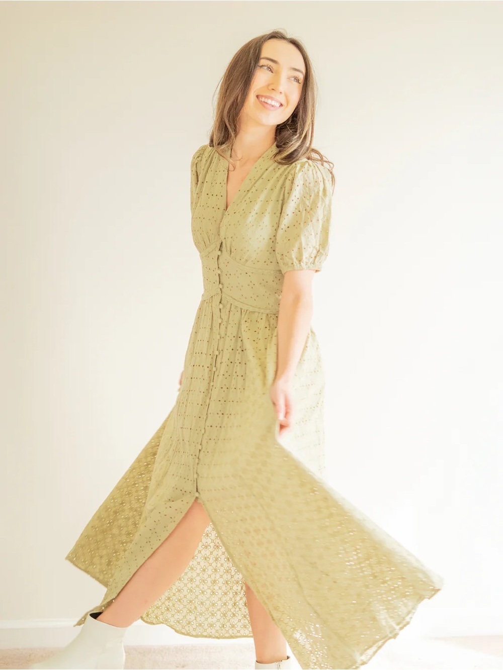 New with tags In Loom Cotton Eyelet Button Down Dress - Picture 4 of 8
